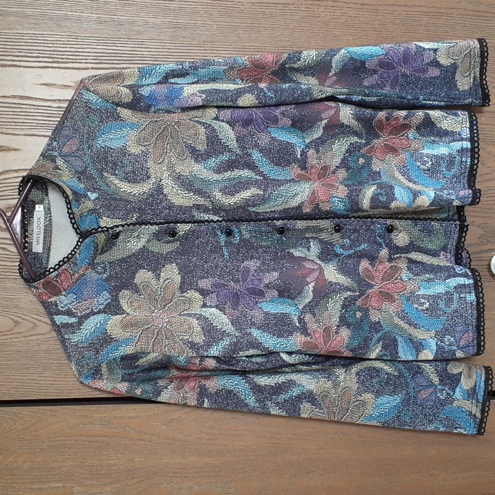 Miss Look Floral Button up top/jacket with scallop trim size small